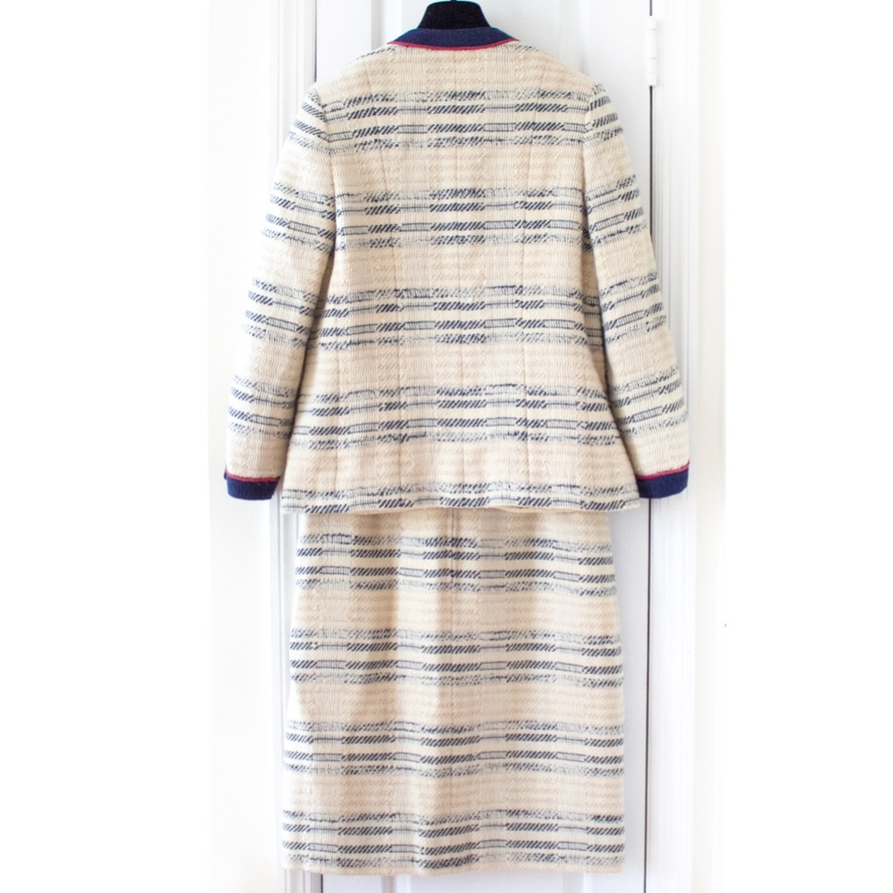 Rare 1980s Chanel Vintage Gold Clover Skirt Suit - Picture 2 of 8